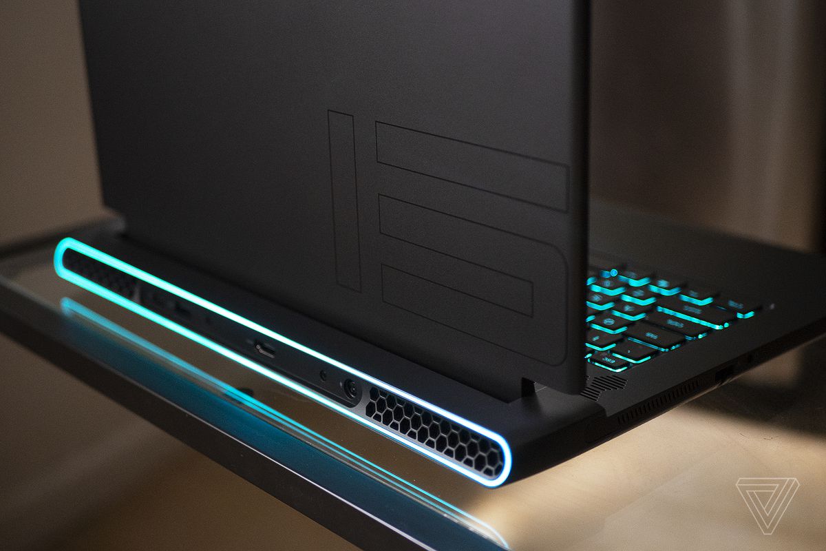 Alienware M15 R5 AMD Ryzen 9 5900H 16GB 512GB NVIDIA RTX 3070 Ti 8GB